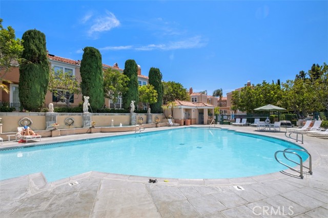 10 Palmieri Aisle, Irvine CA: https://media.crmls.org/medias/e6dc7720-77b5-480d-92e7-9f69ef6bc6c2.jpg