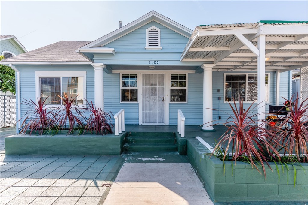 1125 N Heliotrope Drive