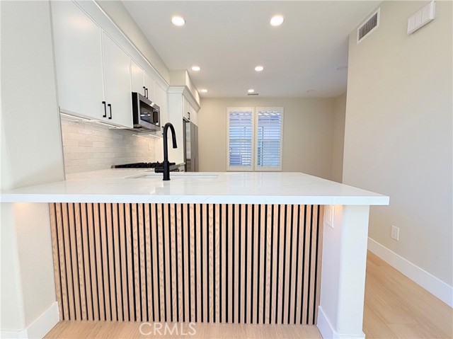 Detail Gallery Image 9 of 34 For 302 Tall Oak, Irvine,  CA 92603 - 3 Beds | 3/1 Baths