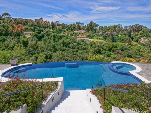 2 El Concho Lane, Rolling Hills CA: https://media.crmls.org/medias/e6de2fb0-24e2-46dd-be6e-9bb33af36396.jpg