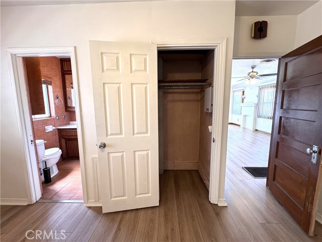 1049 W 65th Place, Los Angeles CA: https://media.crmls.org/medias/e6de73e3-1193-4275-ad22-2c4468bca209.jpg