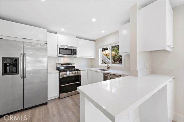 827 Cliff Drive, Laguna Beach CA: https://media.crmls.org/medias/e6deadaa-6a03-46fb-8262-7ddef3a4b43b.jpg