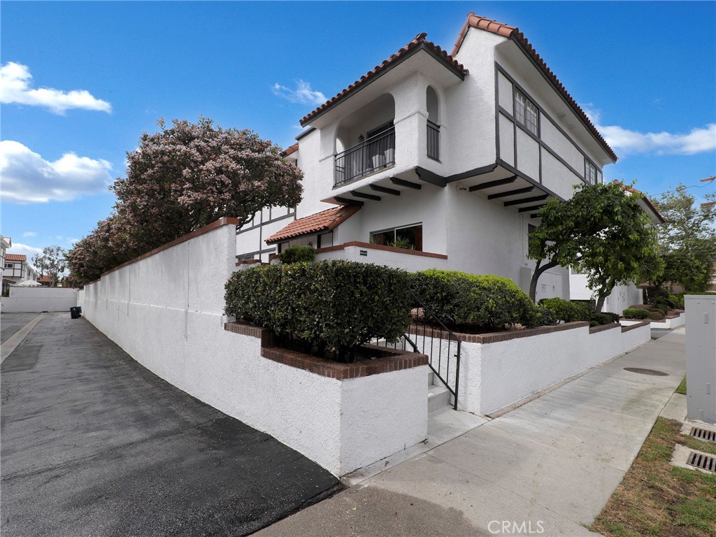 10030 Owensmouth #25