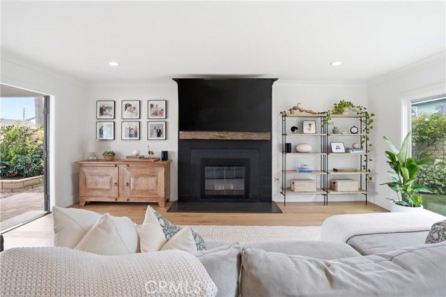 Image 4 of 43 For 20082 Gothic Circle