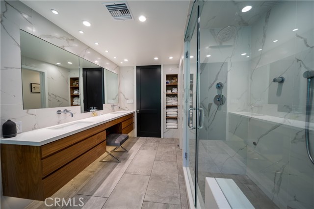 Detail Gallery Image 16 of 45 For 23443 Hatteras St, Woodland Hills,  CA 91367 - 5 Beds | 4 Baths