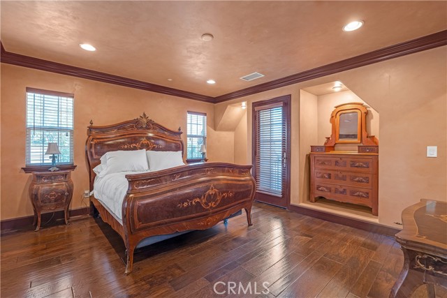 780 W Aster Place, Santa Ana CA: https://media.crmls.org/medias/e6e1232b-137c-4ecf-95cf-2d123978bced.jpg