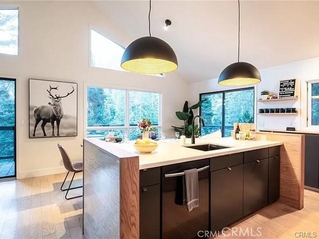 Detail Gallery Image 15 of 42 For 555 Dover Ct, Lake Arrowhead,  CA 92352 - 5 Beds | 2/1 Baths