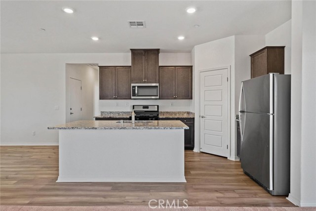 Detail Gallery Image 9 of 18 For 12322 Craven Way, Victorville,  CA 92392 - 3 Beds | 2 Baths