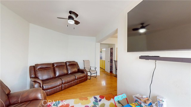 1155 E 58th Drive, Los Angeles CA: https://media.crmls.org/medias/e6e29abd-a3c4-4a33-90ef-e23c5c3ad025.jpg