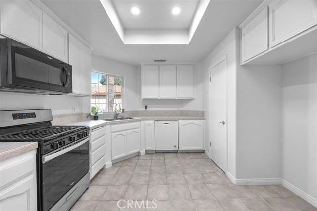 Detail Gallery Image 11 of 27 For 9803 Manhattan, Bakersfield,  CA 93312 - 3 Beds | 2 Baths