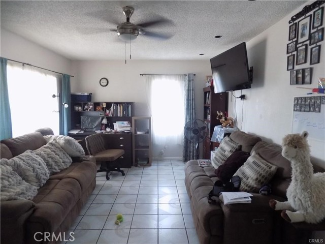 9896 Cypress Avenue, Fontana CA: https://media.crmls.org/medias/e6e51673-35b0-4983-a781-36846ca66e27.jpg