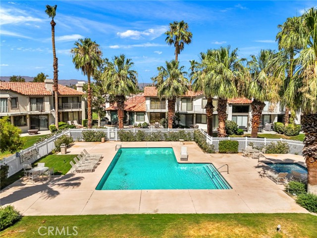 79822 Olympia Fields, La Quinta CA: https://media.crmls.org/medias/e6e56e7e-1693-4df7-8e62-8b10e4f481d9.jpg