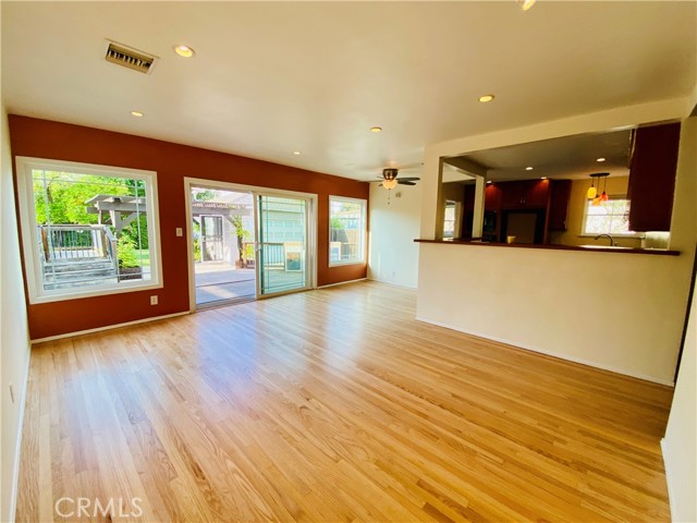 Detail Gallery Image 8 of 34 For 17557 Gilmore St, Lake Balboa,  CA 91406 - 3 Beds | 1 Baths