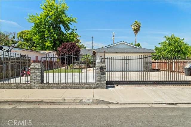 2608 Temple Lane, Bakersfield CA: https://media.crmls.org/medias/e6e65423-7f4d-4b04-b6cd-e8a24ebfa357.jpg