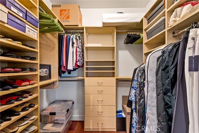 130 N Swall Drive, Beverly Hills CA: https://media.crmls.org/medias/e6e69778-e490-4b61-93d7-534ad8e97bc6.jpg