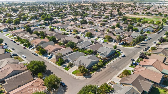 2052 W Solis Street, Merced CA: https://media.crmls.org/medias/e6e6e2af-c81f-4e4c-9819-2eef803a8d40.jpg