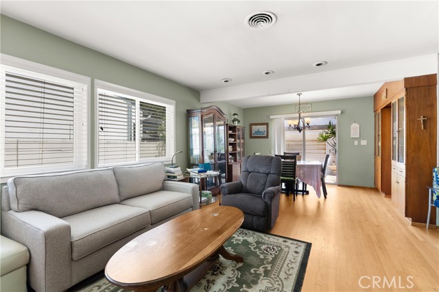 308 Flower Street, Costa Mesa CA: https://media.crmls.org/medias/e6e6e895-9333-44ae-998a-a526b4a1d0ae.jpg