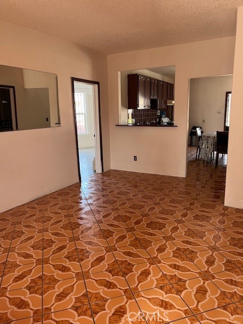 Detail Gallery Image 9 of 24 For 317 E 42nd Pl, Los Angeles,  CA 90011 - 3 Beds | 1 Baths