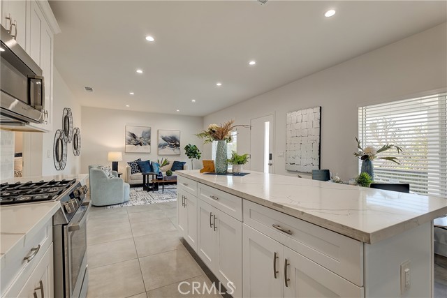 Detail Gallery Image 8 of 18 For 1364 S Ridgeley, Los Angeles,  CA 90019 - 3 Beds | 4 Baths