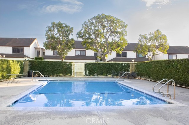 Detail Gallery Image 2 of 7 For 821 S Cerritos, Azusa,  CA 91702 - 3 Beds | 3 Baths