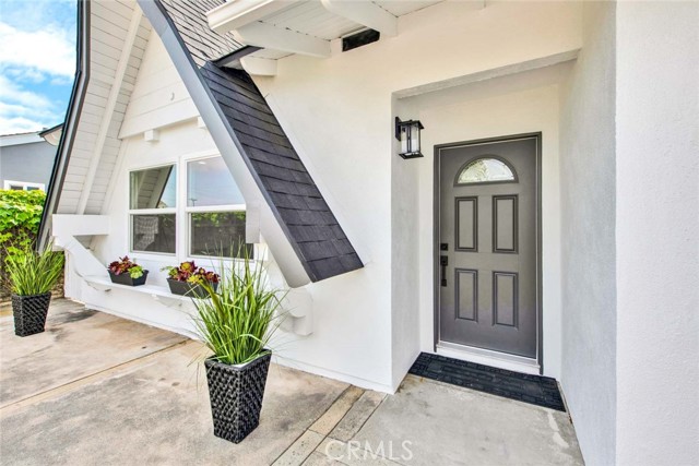 Detail Gallery Image 4 of 29 For 17391 Jefferson Ln, Huntington Beach,  CA 92647 - 3 Beds | 2 Baths