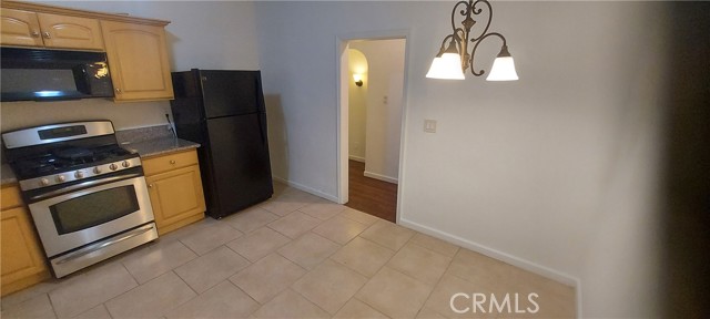 Detail Gallery Image 6 of 13 For 2818 2818 S Bronson #B,  Los Angeles,  CA 90018 - 2 Beds | 2 Baths