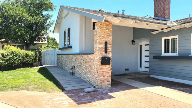 Detail Gallery Image 2 of 45 For 2408 E Briarvale Ave, Anaheim,  CA 92806 - 4 Beds | 2/1 Baths