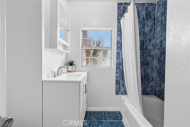 665 Hennipen, Pomona CA: https://media.crmls.org/medias/e6e9798a-7b96-4170-b963-4972905ae40c.jpg