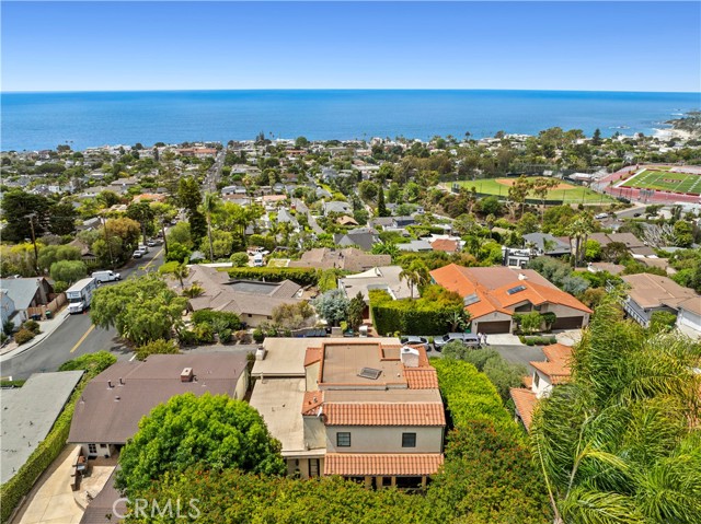 844 Temple Hills Drive, Laguna Beach CA: https://media.crmls.org/medias/e6ea262b-f473-4c0c-8f12-1b6abacb2d5c.jpg