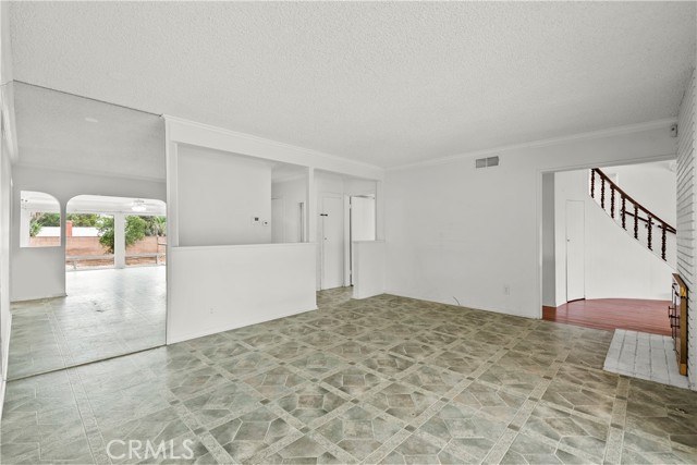 Detail Gallery Image 4 of 36 For 12619 Gladstone Ave, Sylmar,  CA 91342 - 4 Beds | 3 Baths