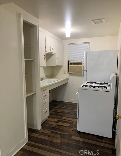 1326 Mulberry Street, Chico CA: https://media.crmls.org/medias/e6eb131c-eeac-45ba-a12e-11c845dd9e11.jpg