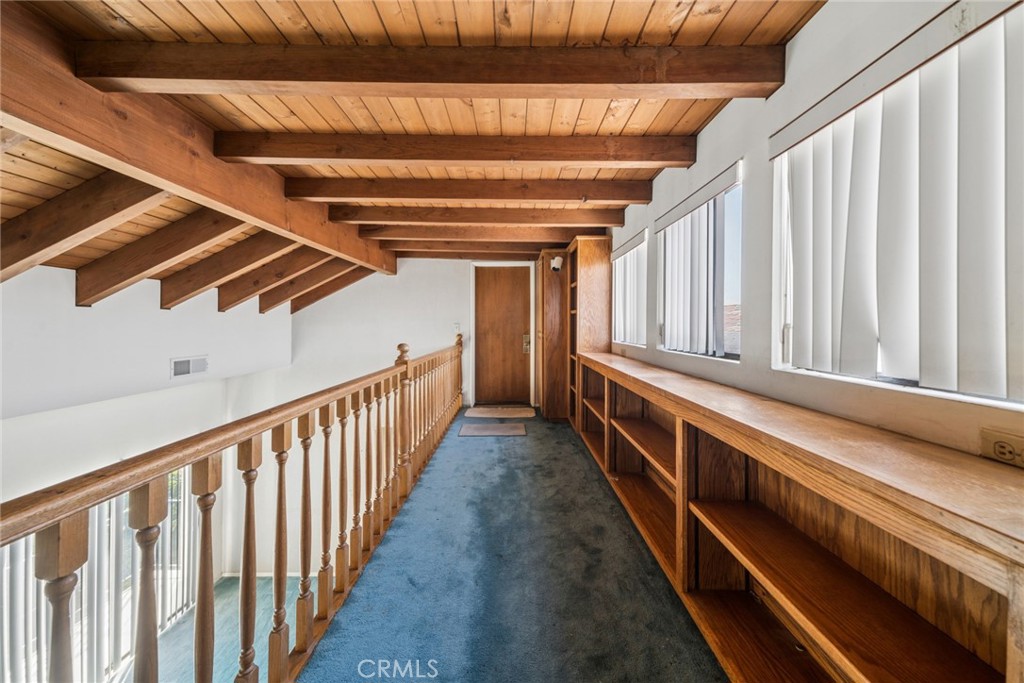 https://media.crmls.org/medias/e6eb19ab-010a-46a2-8e08-4f78a3ce4187.jpg?preset=X-Large
