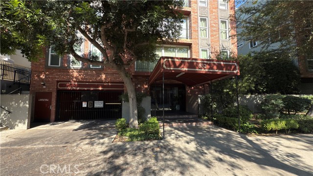 532 N Rossmore Avenue, Los Angeles CA: https://media.crmls.org/medias/e6eb8604-ff0d-46e7-ba2f-92ce43c878f1.jpg