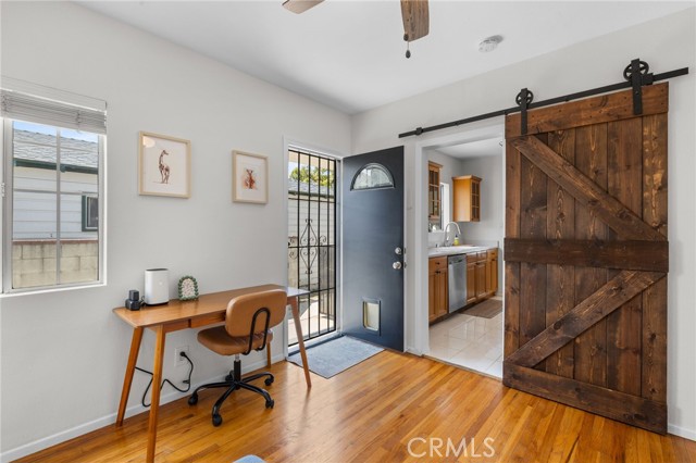 1820 N Avon Street, Burbank CA: https://media.crmls.org/medias/e6ebc0ea-591f-4a10-9c9d-ccc182578d14.jpg