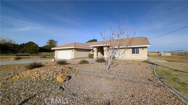 Detail Gallery Image 2 of 39 For 18292 Verano, Hesperia,  CA 92345 - 3 Beds | 2 Baths
