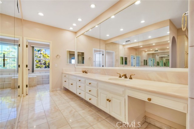 Detail Gallery Image 38 of 59 For 12305 Ridge, Los Angeles,  CA 90049 - 2 Beds | 2/1 Baths