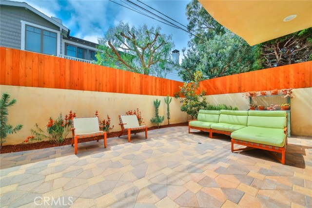 2009 Elm Avenue, Manhattan Beach, California 90266, 4 Bedrooms Bedrooms, ,3 BathroomsBathrooms,Residential,Sold,Elm,SB17127784