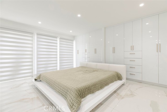 12410 Mclennan Avenue, Granada Hills CA: https://media.crmls.org/medias/e6ec6f99-fb80-4e60-a64a-261545f3c518.jpg
