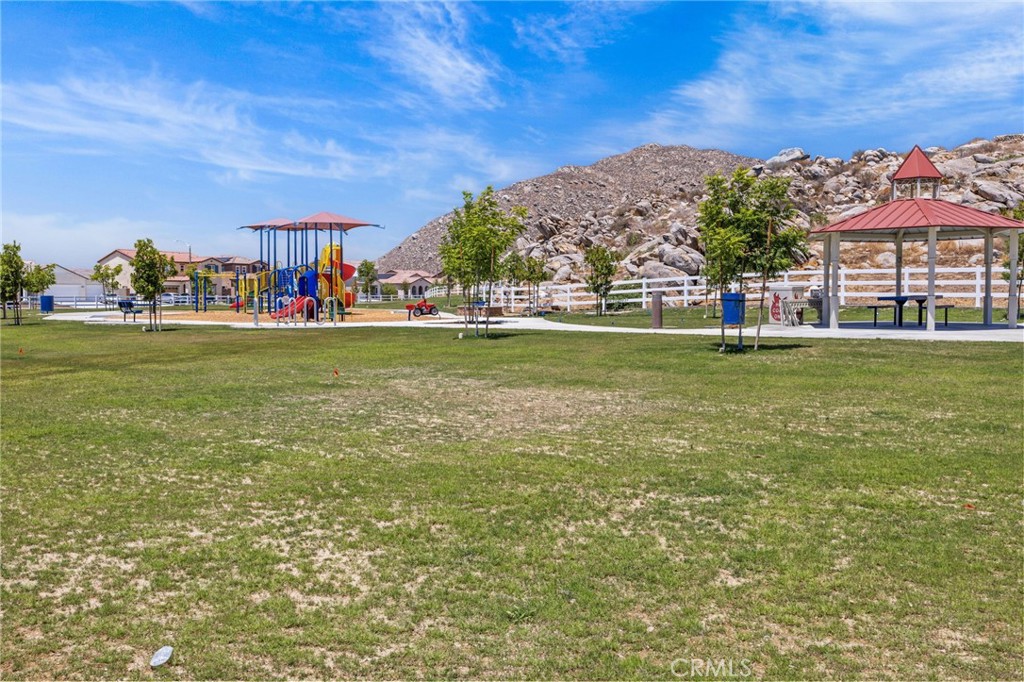 https://media.crmls.org/medias/e6ecdb54-c9ba-4bf6-ae38-1f74a0cb3f3f.jpg?preset=X-Large