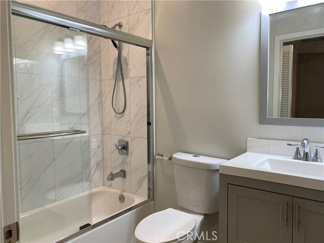 Detail Gallery Image 13 of 18 For 22425 S Del Valle St #3,  Woodland Hills,  CA 91364 - 3 Beds | 2/1 Baths