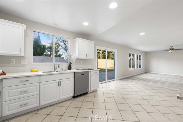 Detail Gallery Image 16 of 44 For 45620 Barham Ave, Lancaster,  CA 93534 - 5 Beds | 2/1 Baths