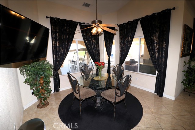 Detail Gallery Image 12 of 32 For 11750 Jenny St, Oak Hills,  CA 92344 - 4 Beds | 2/1 Baths