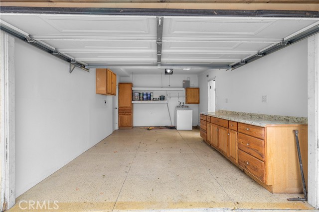 211 La Verne Avenue, Long Beach CA: https://media.crmls.org/medias/e6ee7a3c-75f5-408d-aa4c-f8ad9d611280.jpg