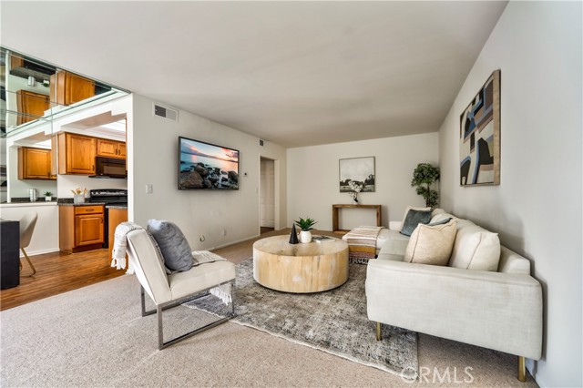 14141 Dickens, Sherman Oaks CA: https://media.crmls.org/medias/e6eed330-d99b-44ad-bd87-c5bfbdd0071e.jpg