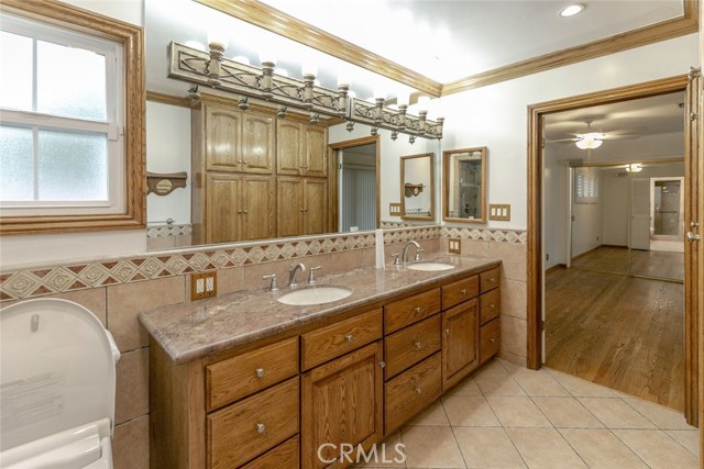 835 N Lincoln Street, Burbank CA: https://media.crmls.org/medias/e6ef26e9-0553-4a17-9c58-b16d33573e3d.jpg