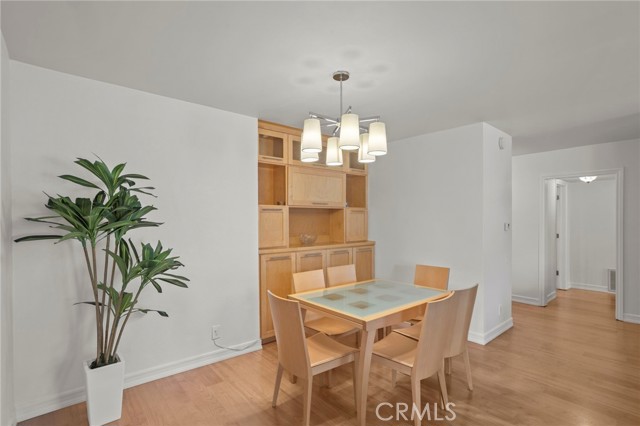 4915 Tyrone Avenue, Sherman Oaks CA: https://media.crmls.org/medias/e6f00d3c-e9ea-41bd-adce-e1cf0f45a95d.jpg