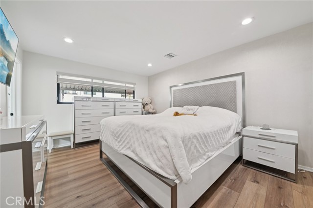 Detail Gallery Image 23 of 31 For 15937 Londelius St, North Hills,  CA 91343 - 3 Beds | 3 Baths