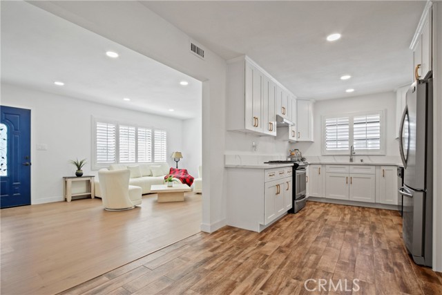 2690 Senasac Avenue, Long Beach CA: https://media.crmls.org/medias/e6f189d1-cf54-4958-b329-6e240445bec9.jpg