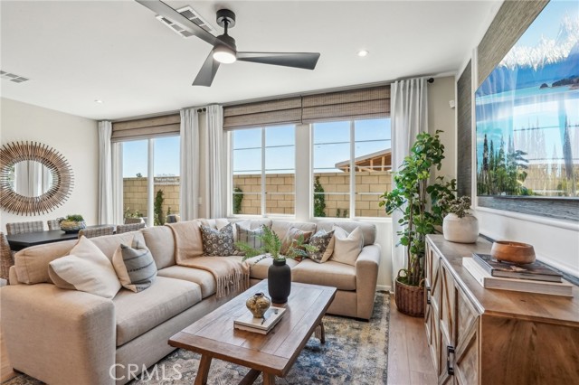 Detail Gallery Image 4 of 20 For 6377 Moonfire Ln, Fontana,  CA 92336 - 4 Beds | 3 Baths