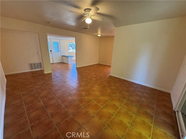 Detail Gallery Image 11 of 32 For 39643 Country Club Dr, Palmdale,  CA 93551 - 3 Beds | 2 Baths